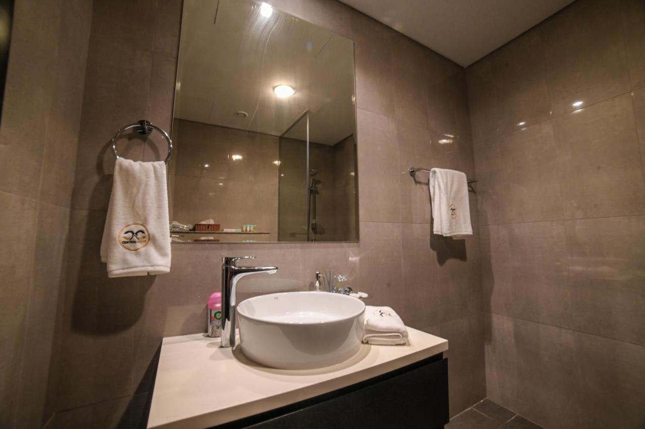 1bhk With Canal View Damac Merano Business Bay Ferienhaus